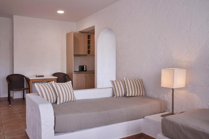 Imagen general del Hotel The Apartments by Esperia. Foto 11