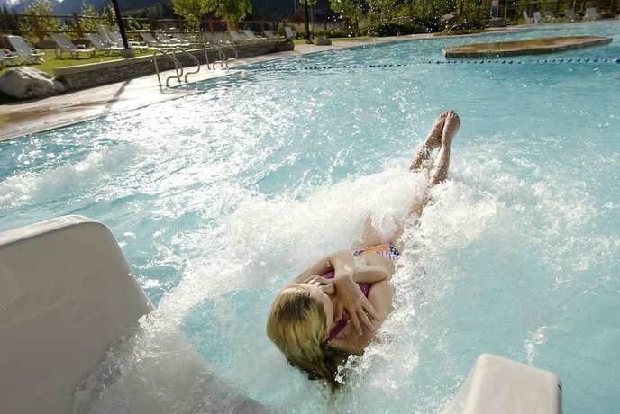 Imagen de la piscina del Hotel The Approach. Foto 16