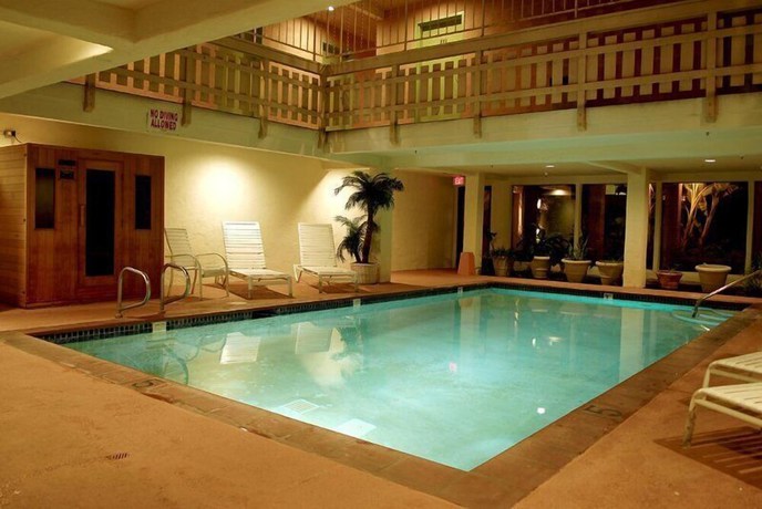 Imagen de la piscina del Hotel The Aqua Pacific. Foto 16