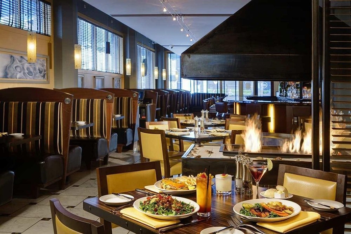 Imagen del bar/restaurante del Hotel The Arctic Club Seattle. Foto 2