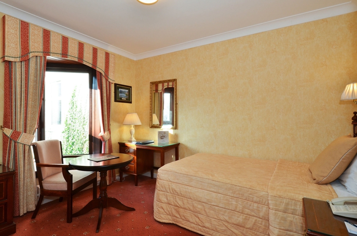 Imagen de la habitación del Hotel The Ardilaun. Foto 7