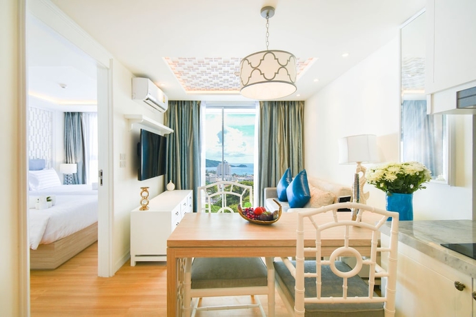 Imagen de la habitación del Hotel The Aristo Seaview Patong. Foto 8