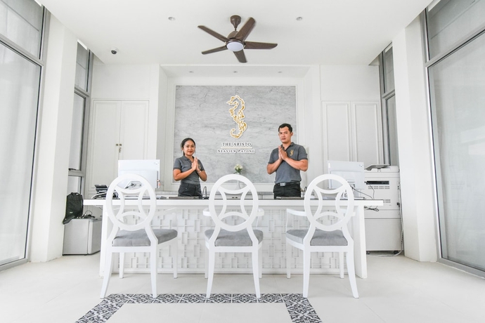 Imagen de los interiores del Hotel The Aristo Seaview Patong. Foto 18