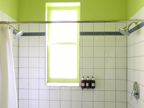 Imagen de la habitación del Hotel The Armstrong. Foto 3