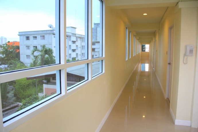Imagen de los interiores del Hotel The Arni Sukhumvit 101. Foto 18