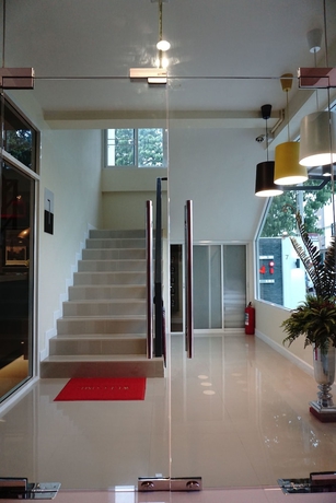 Imagen de los interiores del Hotel The Arni Sukhumvit 101. Foto 19