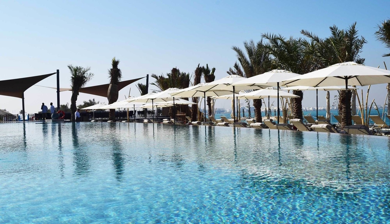 Imagen de la piscina del Hotel The Art and Resort. Foto 16