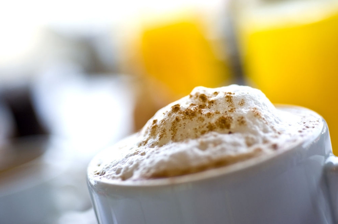 Imagen del bar/restaurante del Hotel The Artist Grand Of Art. Foto 3