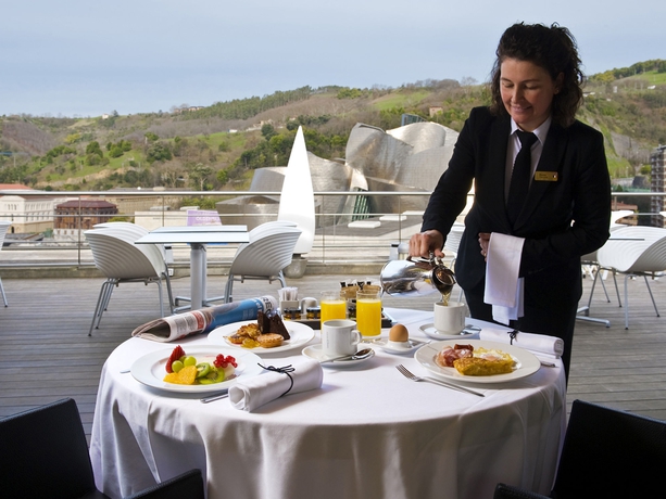 Imagen del bar/restaurante del Hotel The Artist Grand Of Art. Foto 5