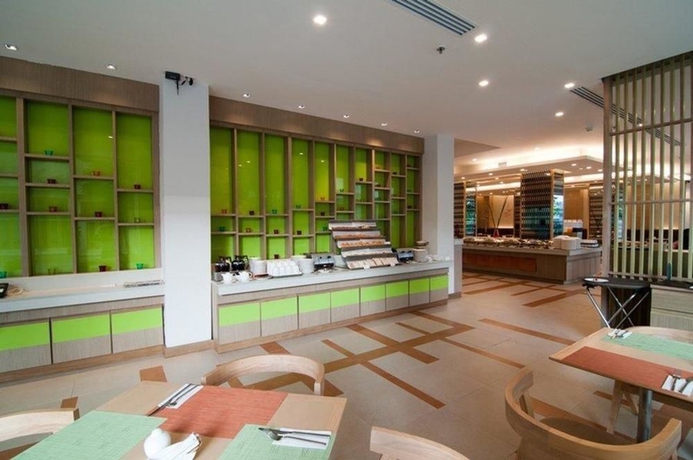 Imagen del bar/restaurante del Hotel The Ashlee Plaza Patong and Spa - Sha Plus. Foto 5