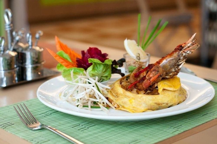 Imagen del bar/restaurante del Hotel The Ashlee Plaza Patong and Spa - Sha Plus. Foto 7