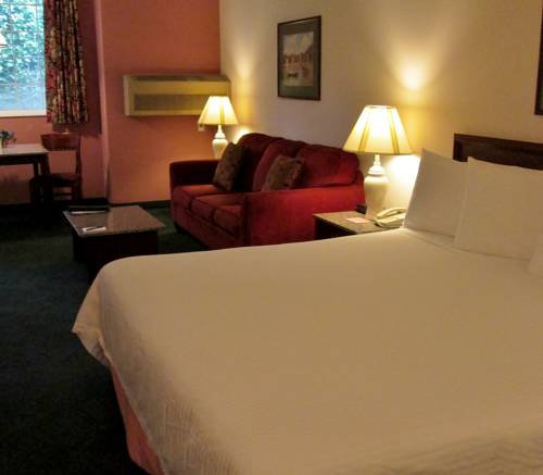 Imagen de la habitación del Hotel The Ashley Inn and Suites. Foto 4