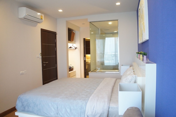 Imagen de la habitación del Hotel The Astra Luxury Suit Condo. Foto 3