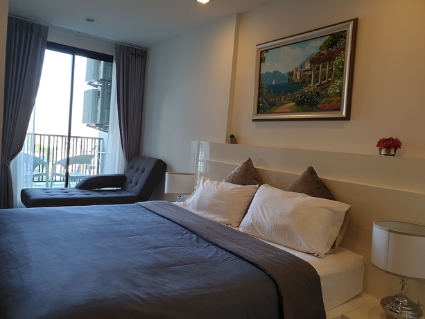 Imagen de la habitación del Hotel The Astra Luxury Suit Condo. Foto 13