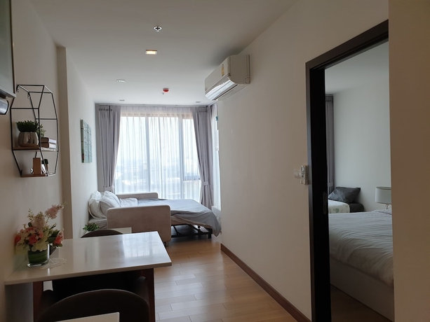 Imagen de la habitación del Hotel The Astra Luxury Suit Condo. Foto 14