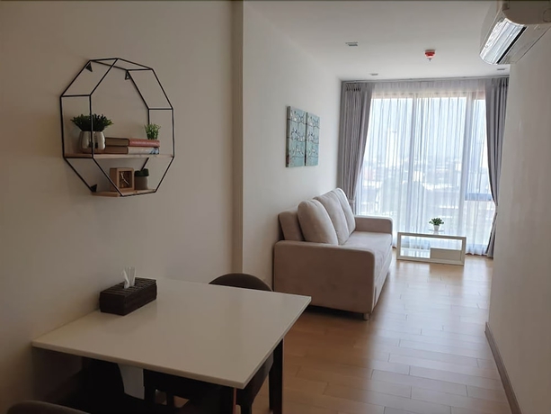 Imagen de la habitación del Hotel The Astra Luxury Suit Condo. Foto 15
