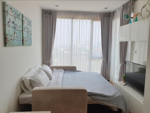 Imagen de la habitación del Hotel The Astra Luxury Suit Condo. Foto 16