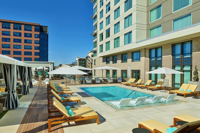 Imagen de la piscina del Hotel The At Avalon, Autograph Collection. Foto 17