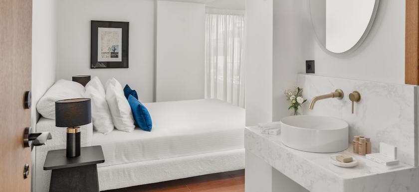 Imagen de la habitación del Hotel The Athenaeum. Foto 9