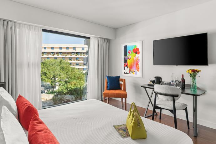 Imagen de la habitación del Hotel The Athenaeum. Foto 10