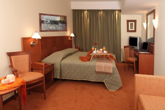 Imagen de la habitación del Hotel The Athens Mirabello. Foto 4