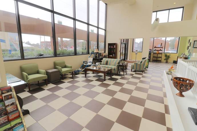 Imagen de los interiores del Hotel The Atrium Resort, Virginia Beach. Foto 20