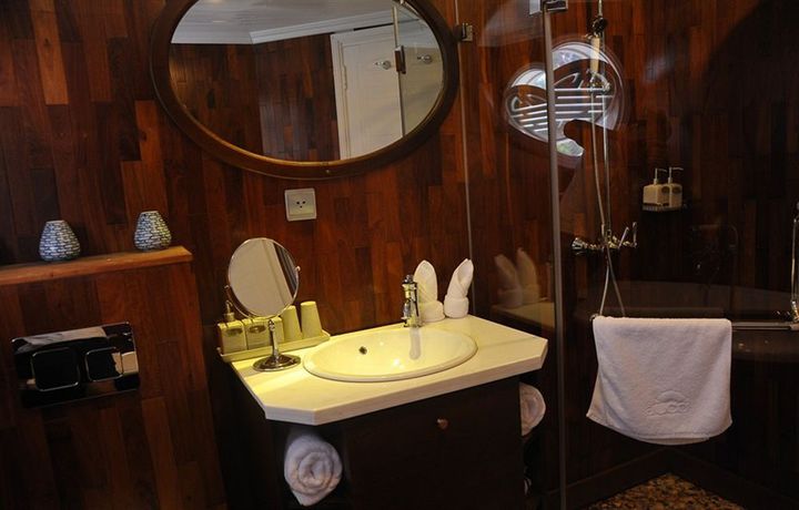 Imagen de los exteriores del Hotel The Au Co Cruises. Foto 13