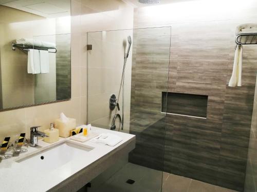 Imagen de la habitación del Hotel The Aurora Subic Managed By HII, Banicain. Foto 20
