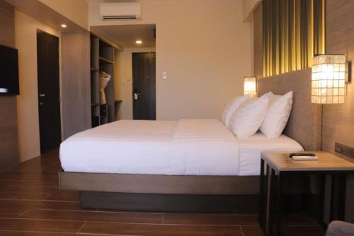 Imagen general del Hotel The Aurora Subic Managed By HII, Banicain. Foto 18