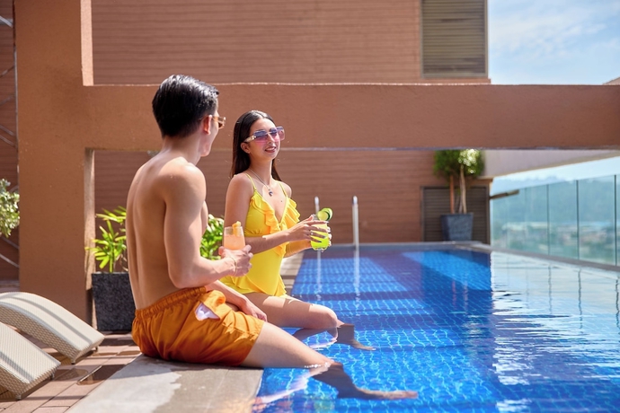 Imagen de la piscina del Hotel The Aurora Subic Managed by HII, Banicain. Foto 13