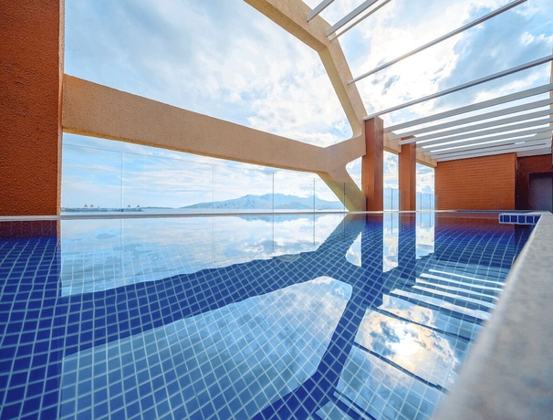 Imagen de la piscina del Hotel The Aurora Subic Managed by HII, Banicain. Foto 15