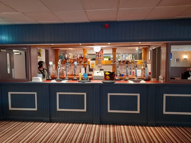 Imagen del bar/restaurante del Hotel The Avenue Lodge. Foto 3