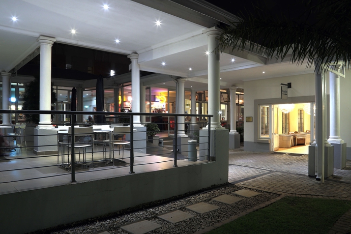 Imagen general del Hotel The Aviator OR Tambo International. Foto 2