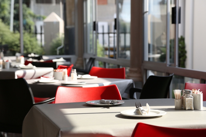 Imagen del bar/restaurante del Hotel The Aviator OR Tambo International. Foto 5