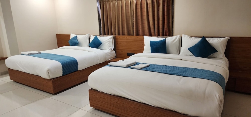Imagen de la habitación del Hotel The Avirajan. Foto 4