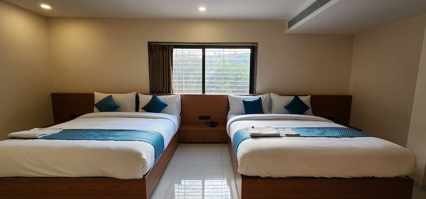 Imagen de la habitación del Hotel The Avirajan. Foto 8