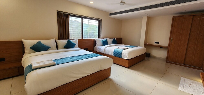 Imagen de la habitación del Hotel The Avirajan. Foto 13