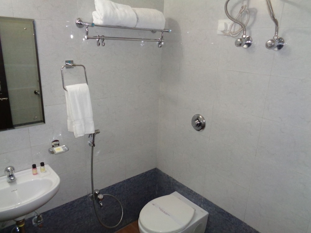 Imagen de la habitación del Hotel The Avr Hotels and Banquets. Foto 6