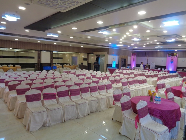 Imagen de los interiores del Hotel The Avr Hotels and Banquets. Foto 14