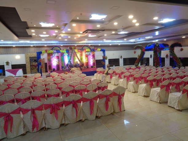 Imagen de los interiores del Hotel The Avr Hotels and Banquets. Foto 15