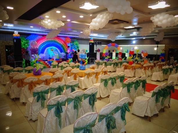 Imagen de los interiores del Hotel The Avr Hotels and Banquets. Foto 18