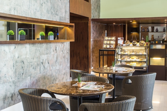 Imagen del bar/restaurante del Hotel The B. Foto 4