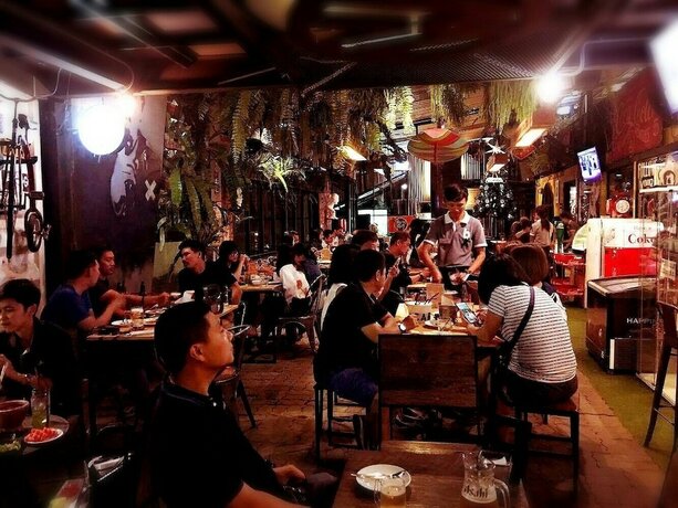 Imagen del bar/restaurante del Hotel The B Ranong Trend. Foto 16