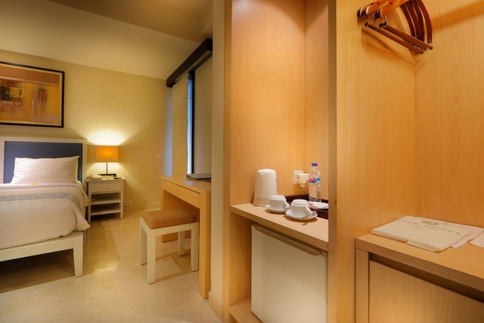 Imagen de la habitación del Hotel The Bali Bay View Suites and Villas. Foto 5