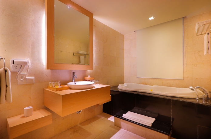Imagen de la habitación del Hotel The Bali Bay View Suites and Villas. Foto 9