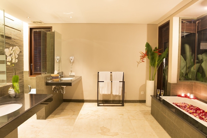 Imagen de la habitación del Hotel The Bali Bay View Suites and Villas. Foto 17