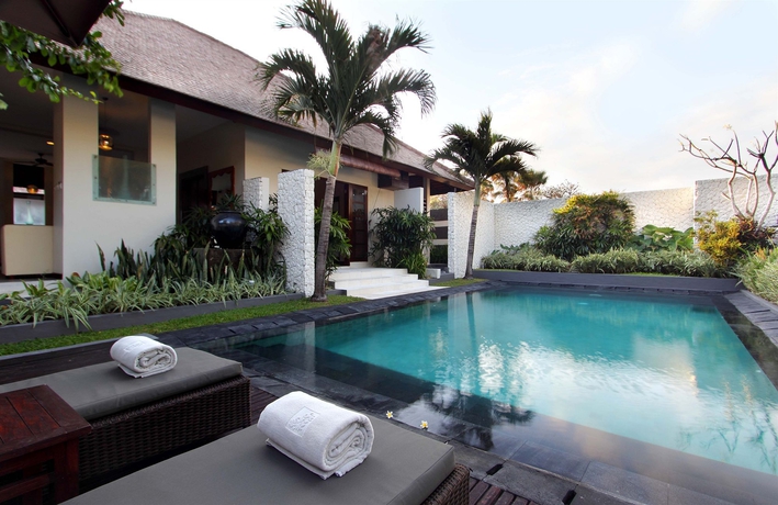 Imagen de la piscina del Hotel The Bali Khama. Foto 13