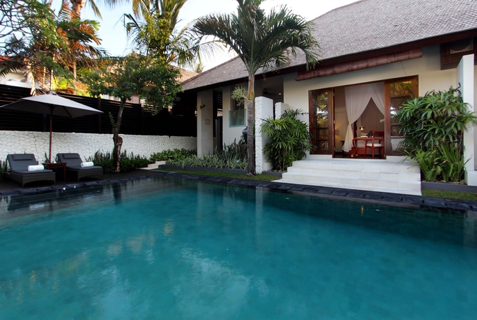 Imagen de la piscina del Hotel The Bali Khama. Foto 15