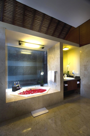 Imagen de la habitación del Hotel The Bali Khama. Foto 5