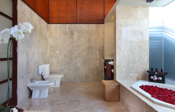 Imagen de la habitación del Hotel The Bali Khama. Foto 7